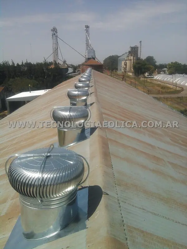extractor_eolico_30_pulgadas_sobre_techo_con_pendiente_vista1.webp